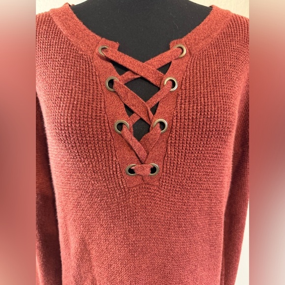 American Eagle~ Women’s Lace up Front V-Neck Brick Red Long Sleeve Sweater Small - Picture 2 of 8